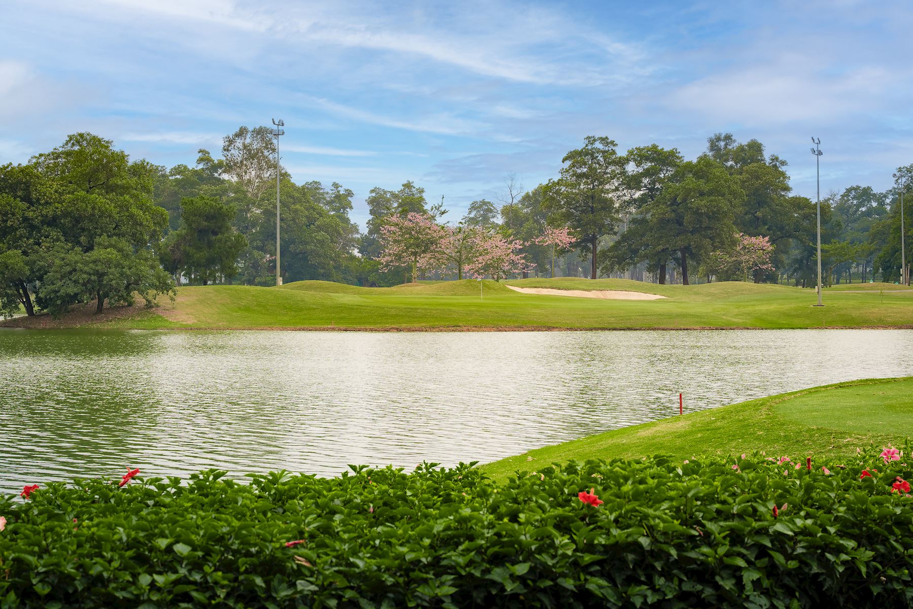 A UNIQUE BEGINNING FOR AN EXPLOSIVE ROUND